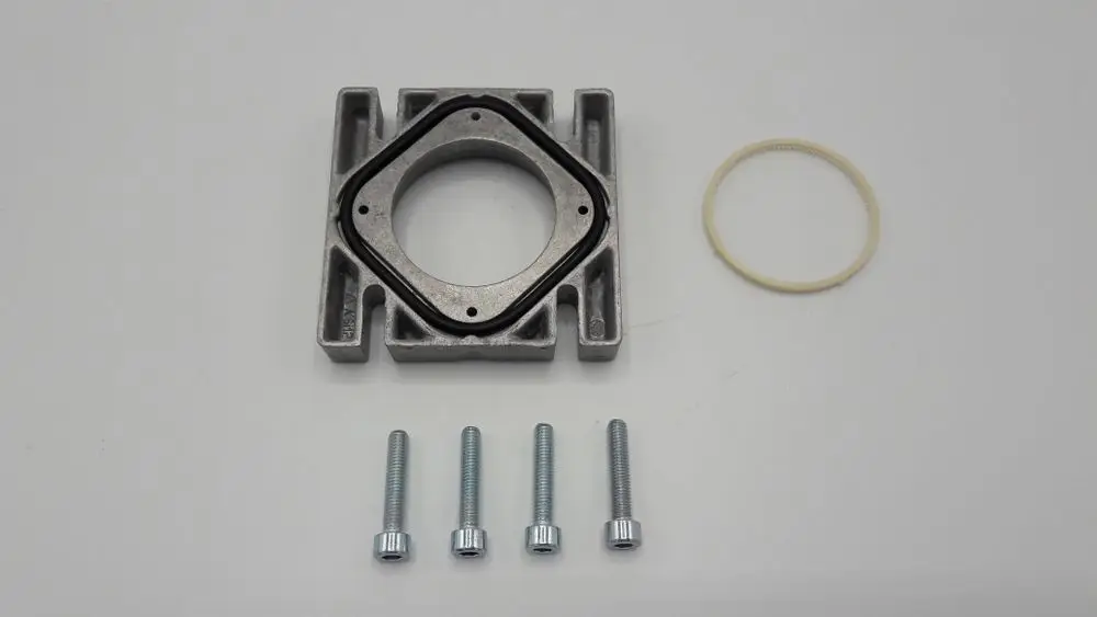 Gasfilter mit Metallrahmen, Gummi-Dichtung und vier Schrauben, dazu ein Kunststoffnetz. Produkt von Remeha, geeignet für Gasinstallationen.